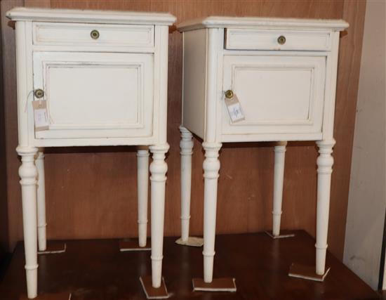 A pair of Louis XV style white painted marble topped bedside cupboards H.72cm